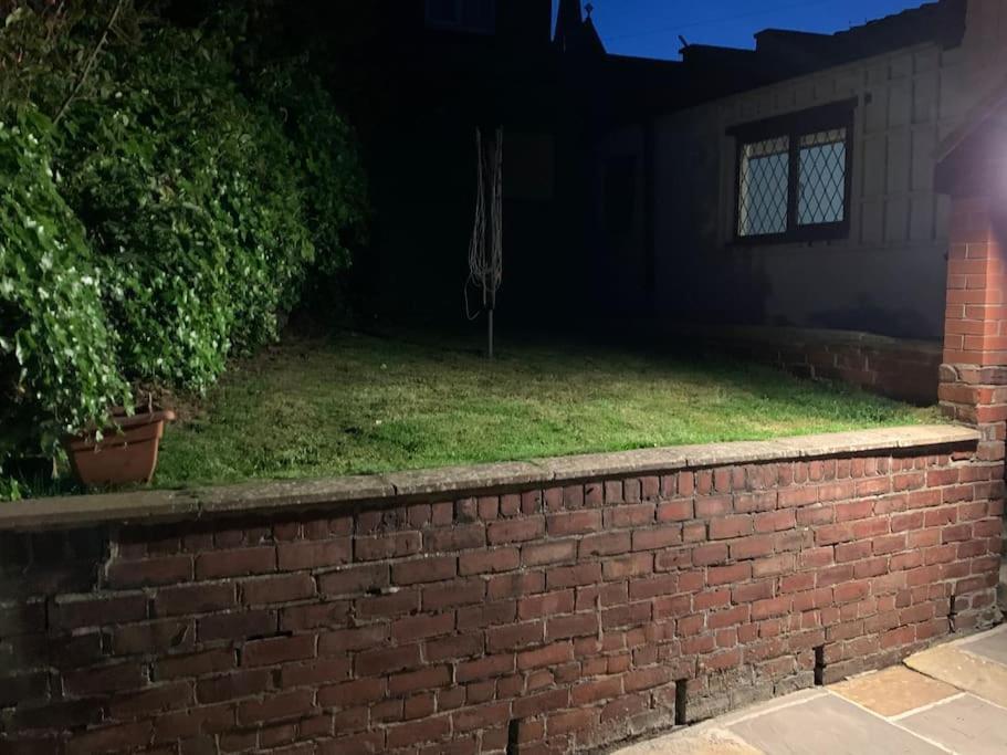 Award Winning Pet Friendly Paddock Cottage Whitby Exterior photo