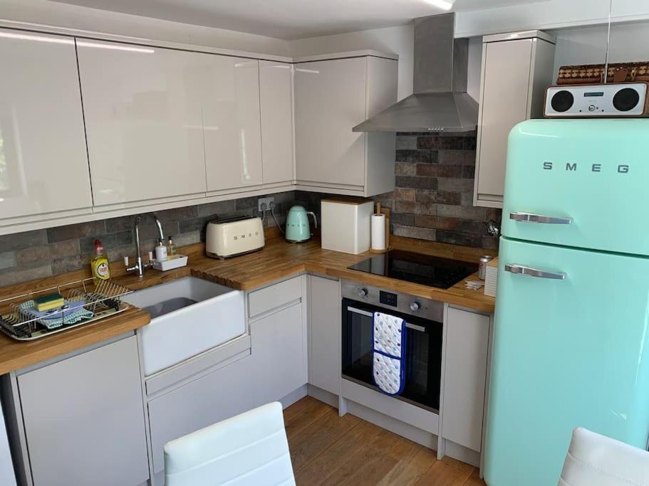 Award Winning Pet Friendly Paddock Cottage Whitby Exterior photo