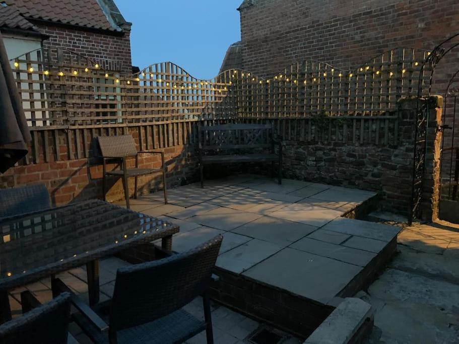 Award Winning Pet Friendly Paddock Cottage Whitby Exterior photo
